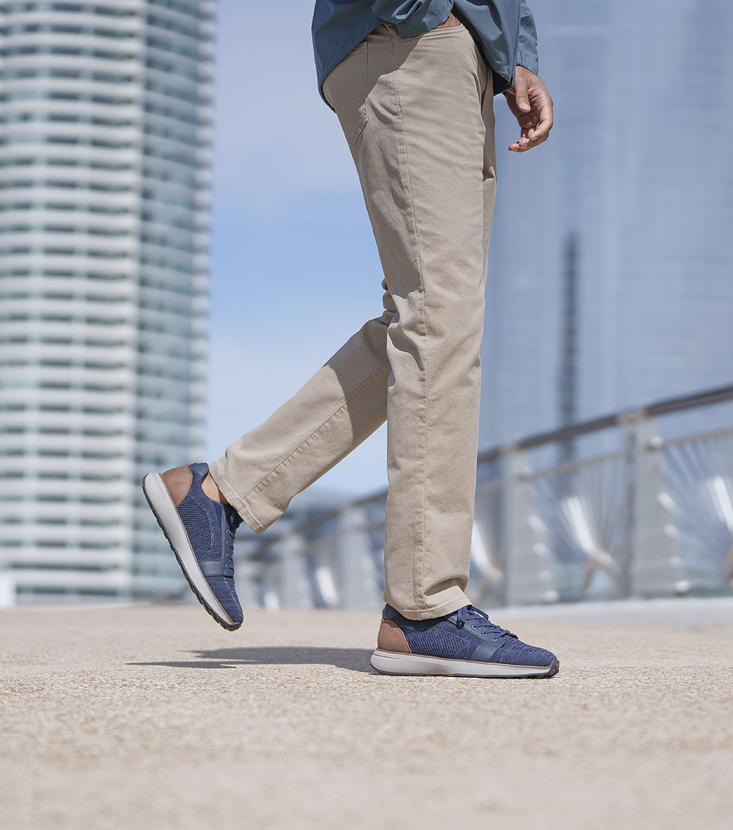 KORE Swift in Navy Multi Rotate View